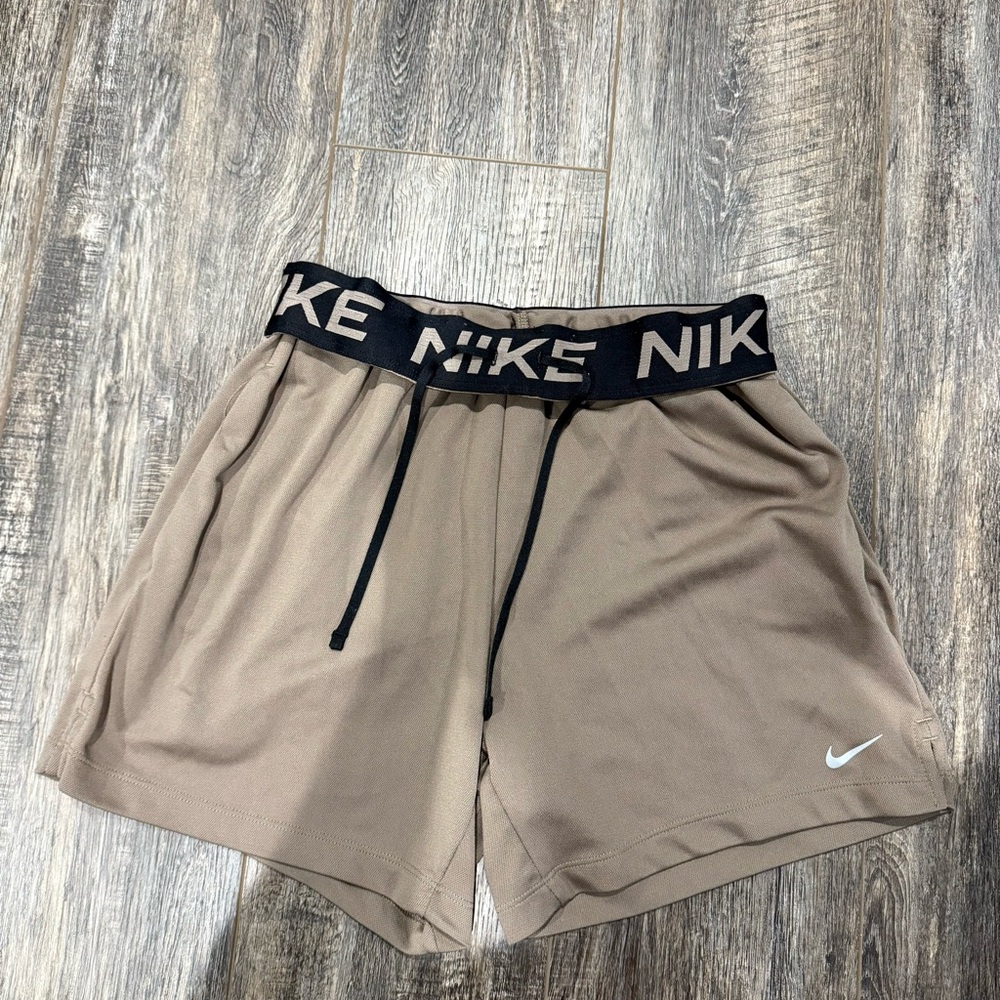Nike Women's brown Performance Shorts with Elastic Logo Waistband